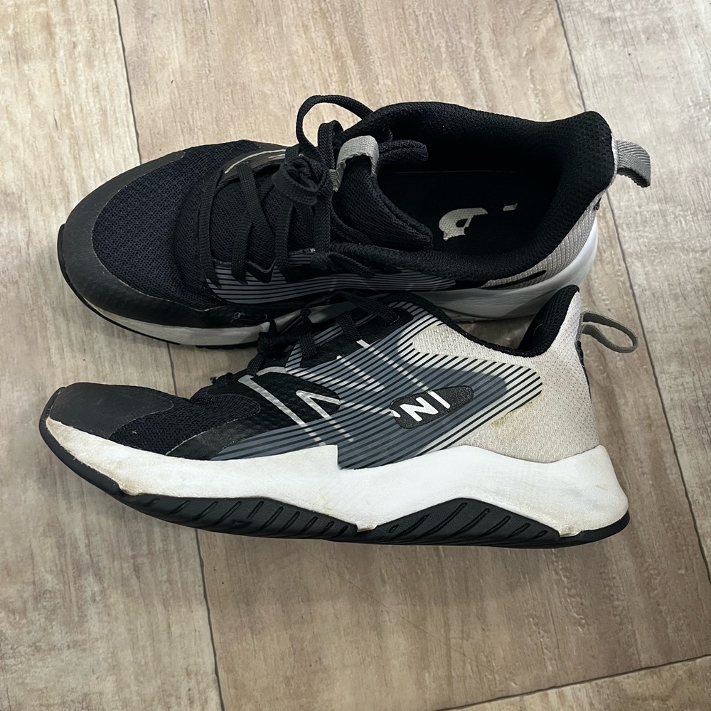 Boys New Balance - Picture 3 of 13